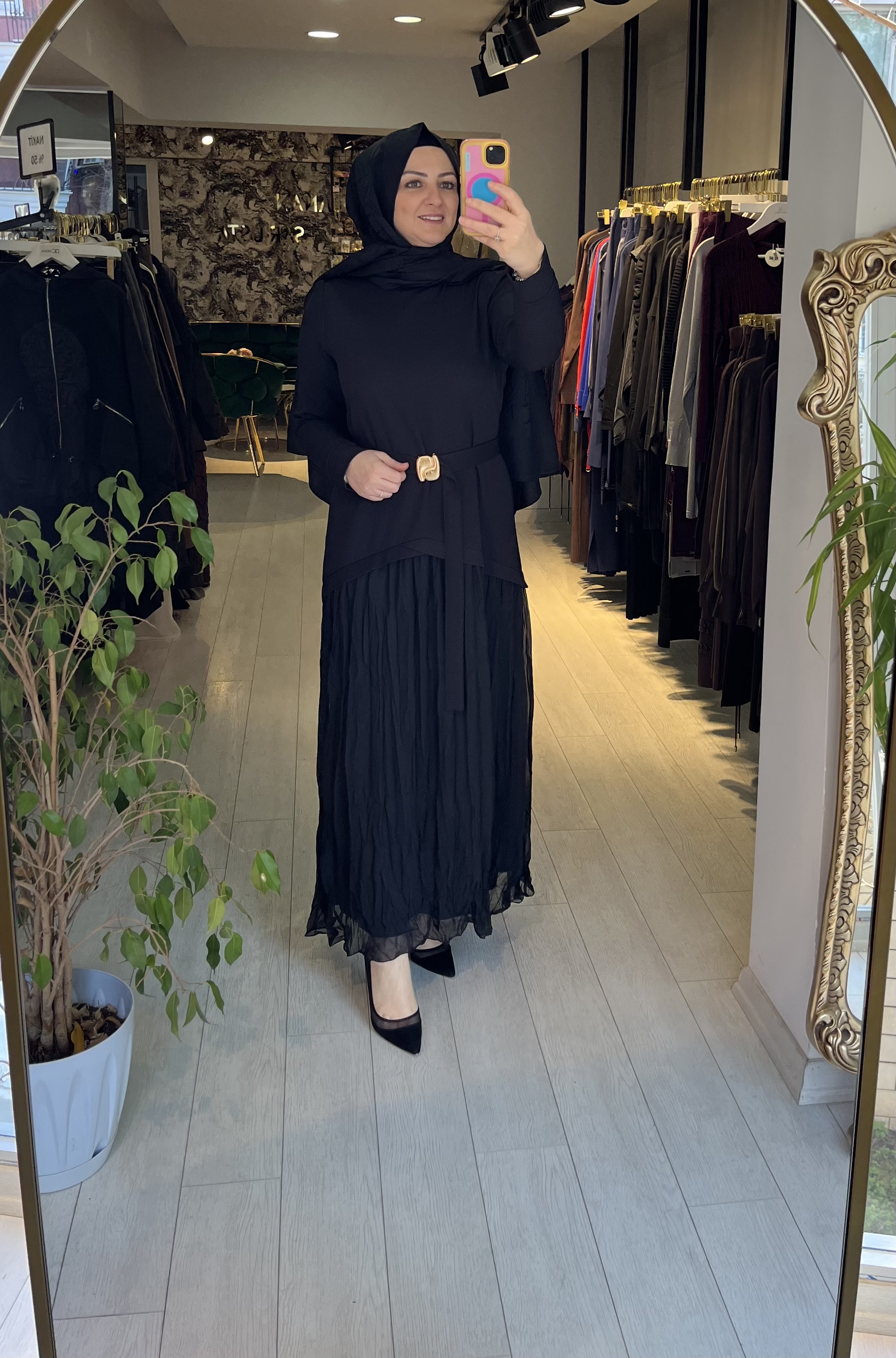 Eteği kraşlı elbise Siyah