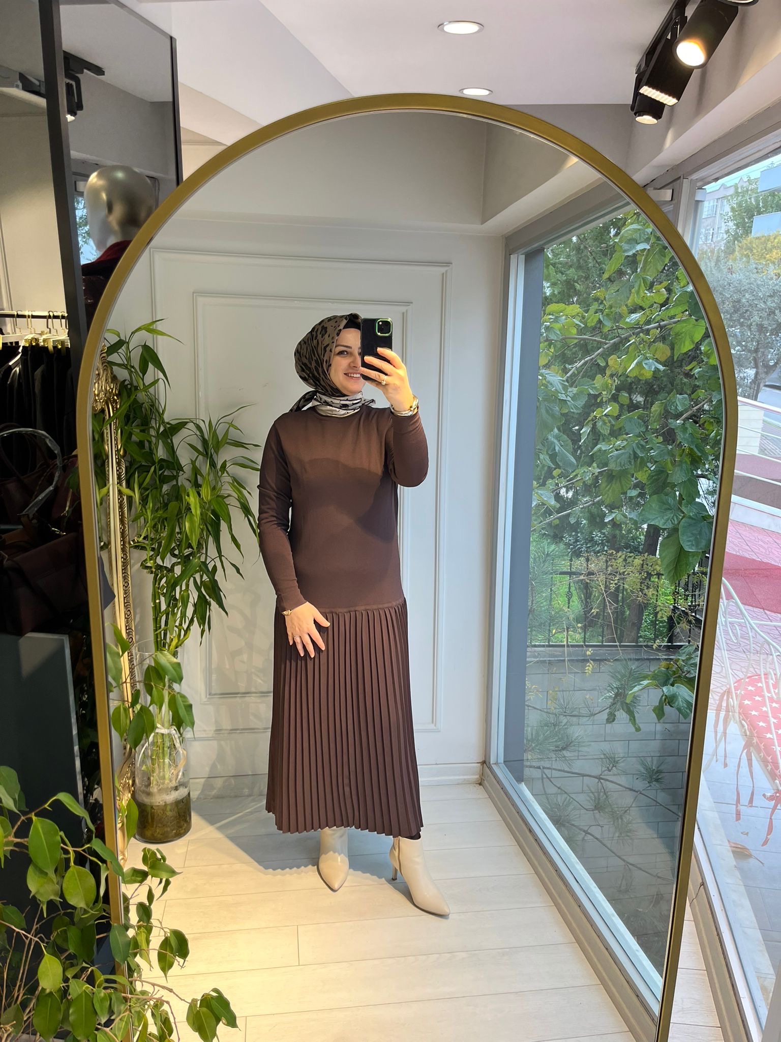 Eteği Pleli Elbise Kahve