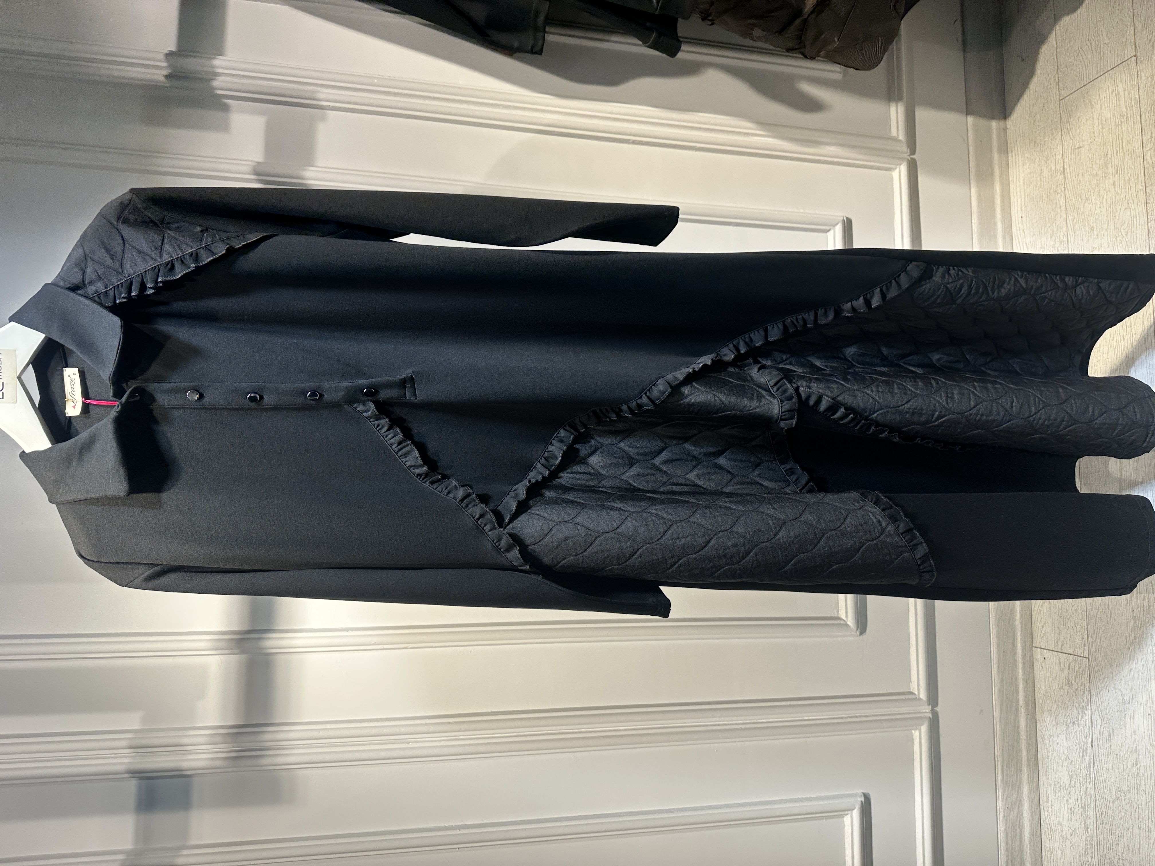 KAPİTONE FIRFIRLI ELBİSE SİYAH