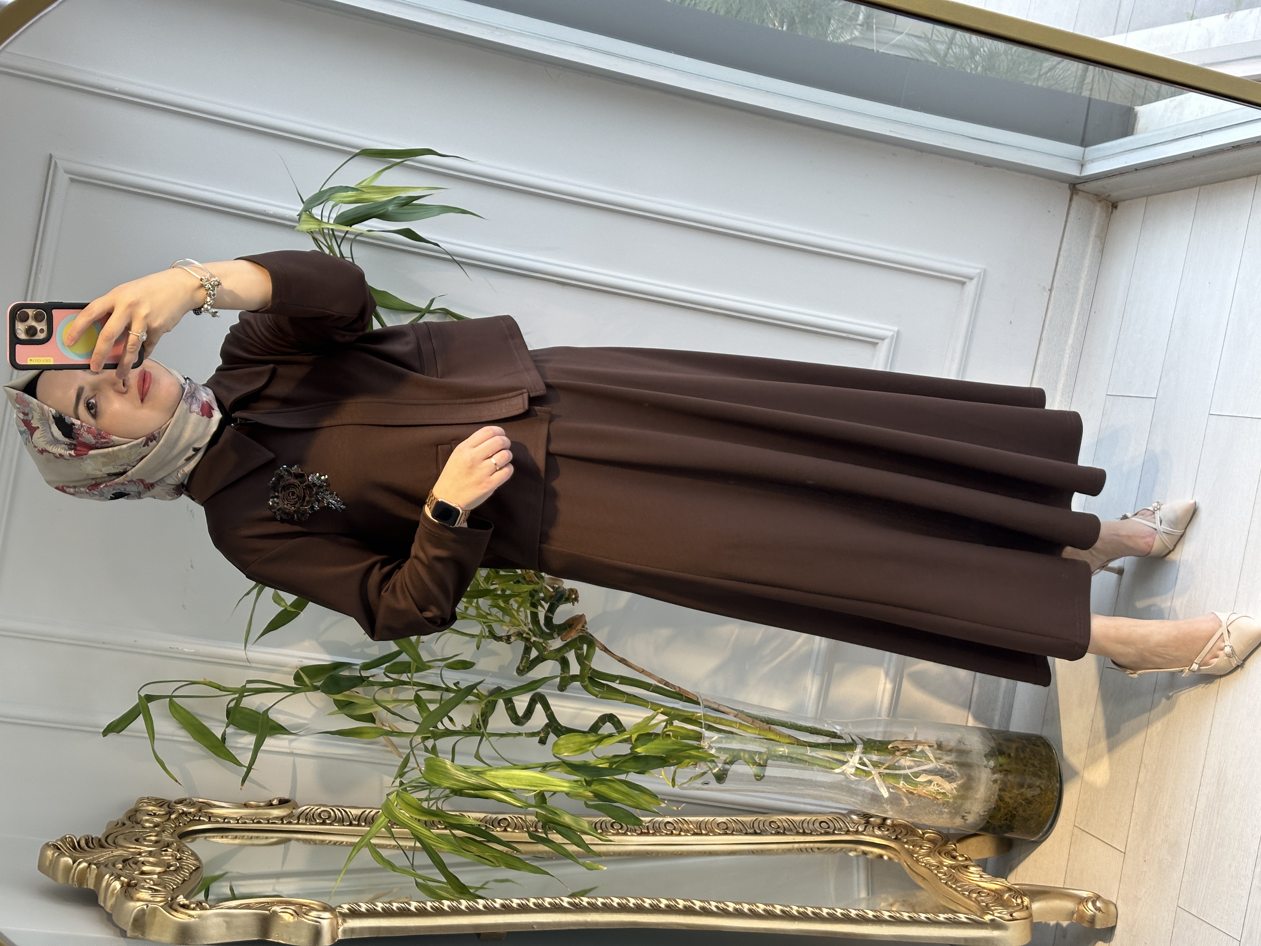 Modal kumaş yaka gül payetli etekli takım kahve