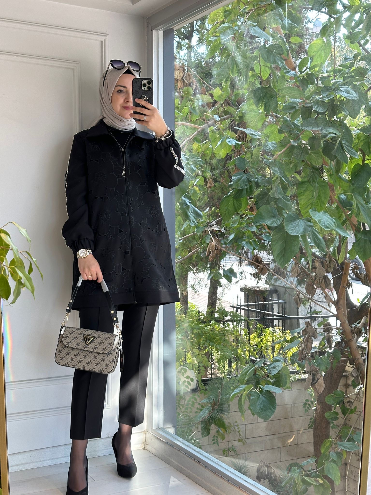 Omuz taş detay Önü yakma kumaş