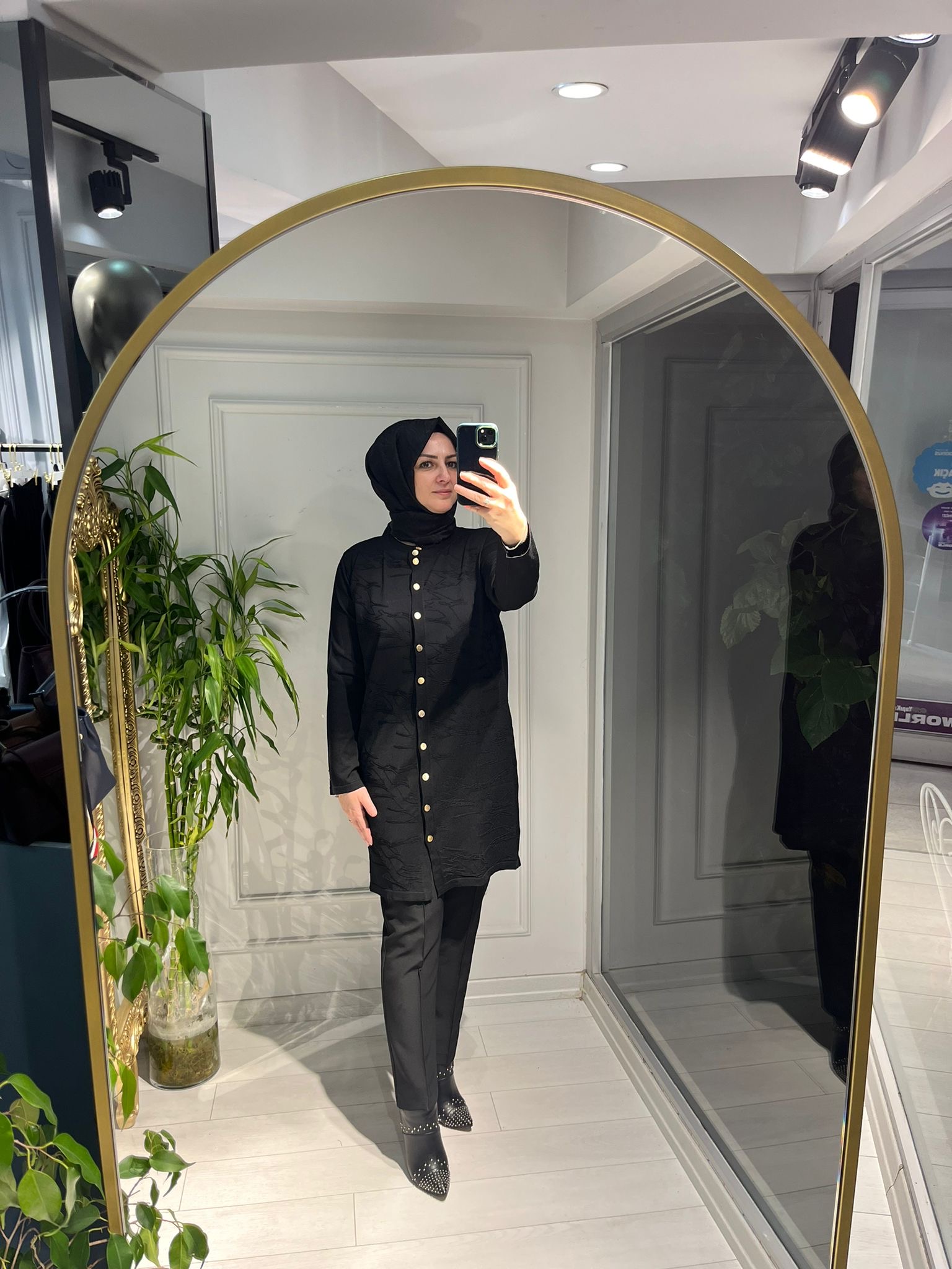 ÖNÜ DESENLİ HIRKA SİYAH