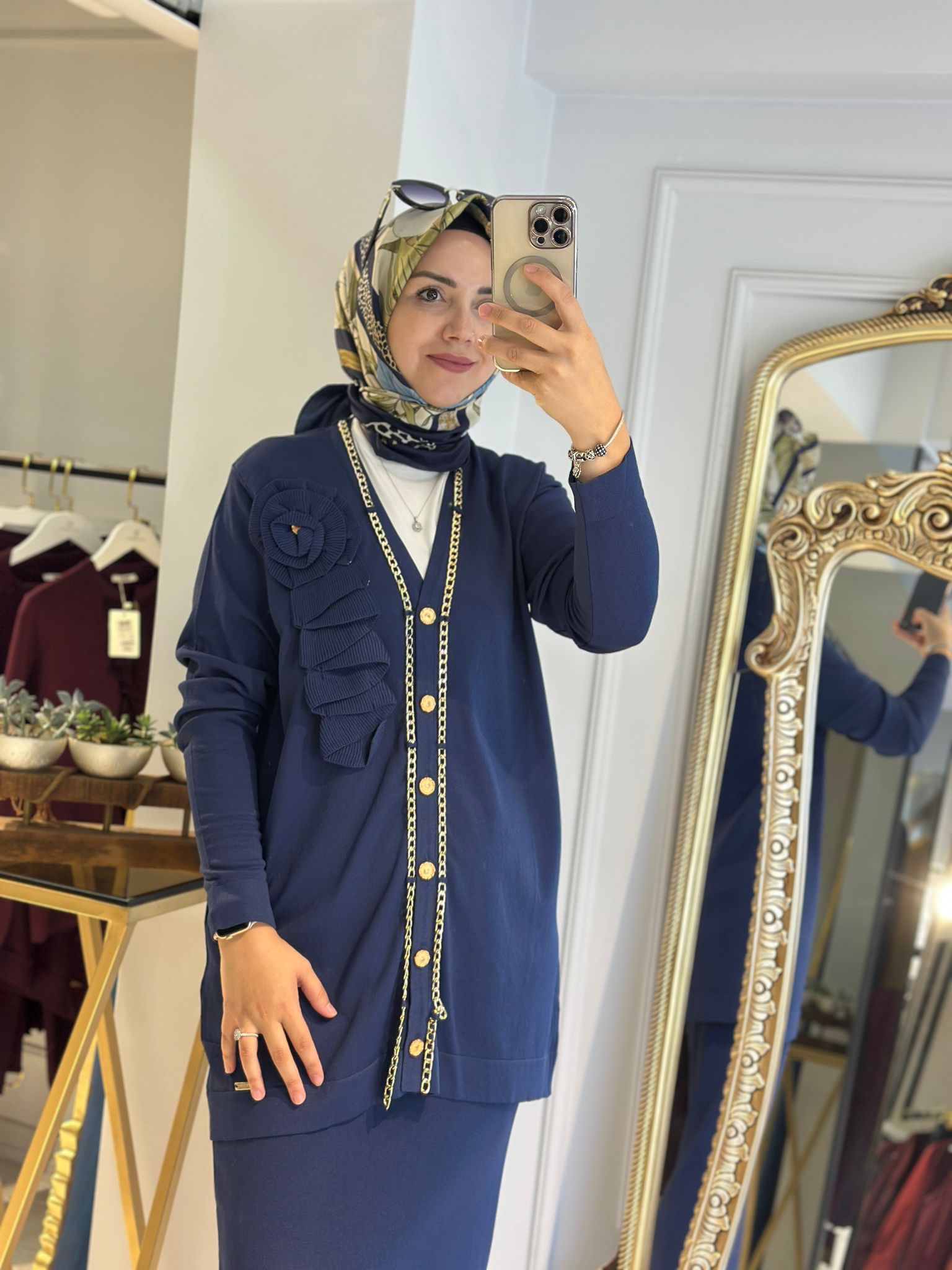 Yaka çevresi Zincirli Hırka Lacivert