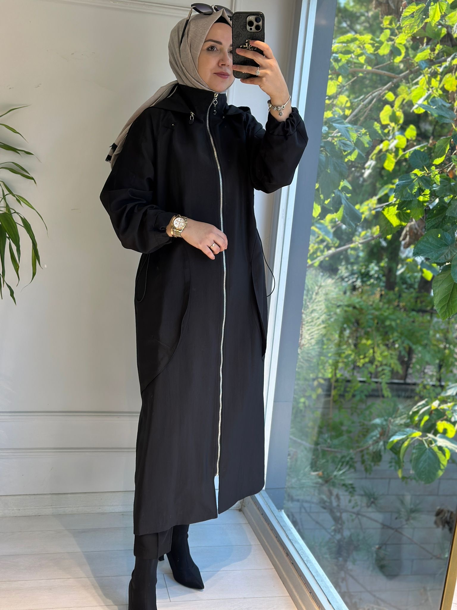 Yanları Allerli Kapüşonlu Trençkot Siyah